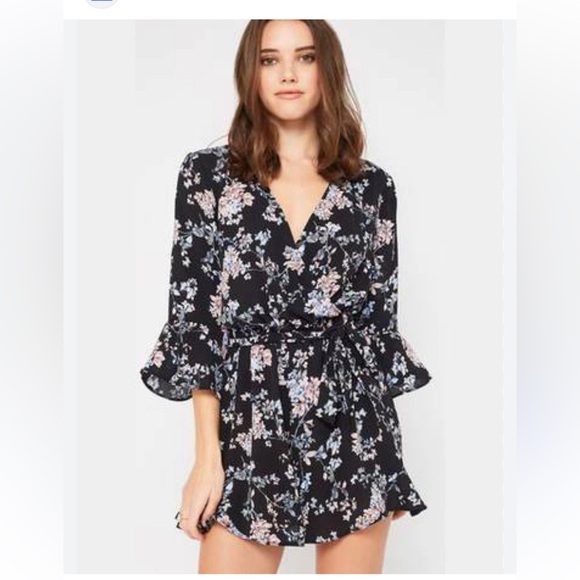 Miss Selfridge Petite Flute Sleeved Floral Romper - Picture 1 of 6